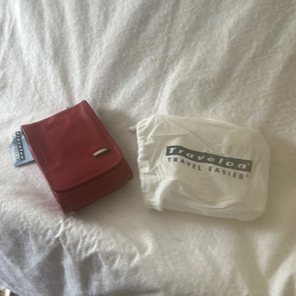 Travel on travel easier Crossbody zippered bag in red from 2008 never used